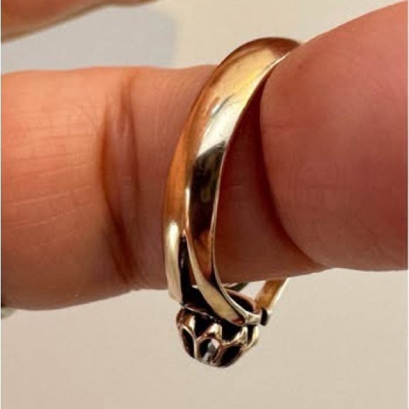 10K Solid Gold Dimond Ring (nice weight and chunkiness to it) luxury jewelry - Picture 5 of 7